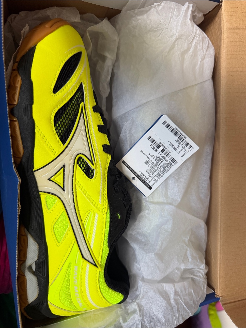 Mizuno Men’s Neon Yellow & Black Athletic Shoe with Gum Sole